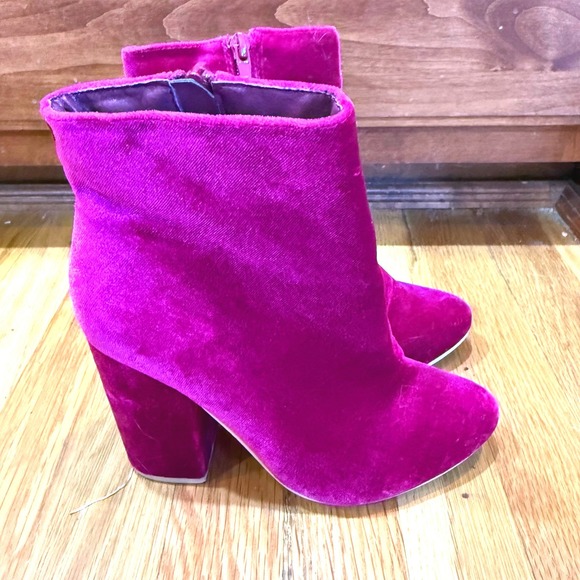 JustFab Shoes - Just Fabulous Hot Pink Velveteen Chunky 4in Side Zip Booties Womens Size 6